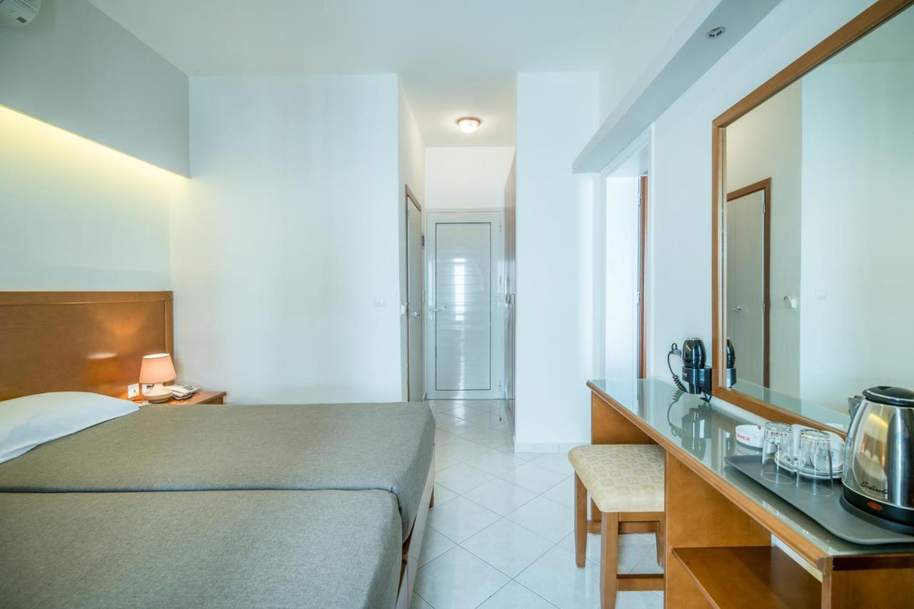 Hiona Holiday Hotel Palekastro Buitenkant foto